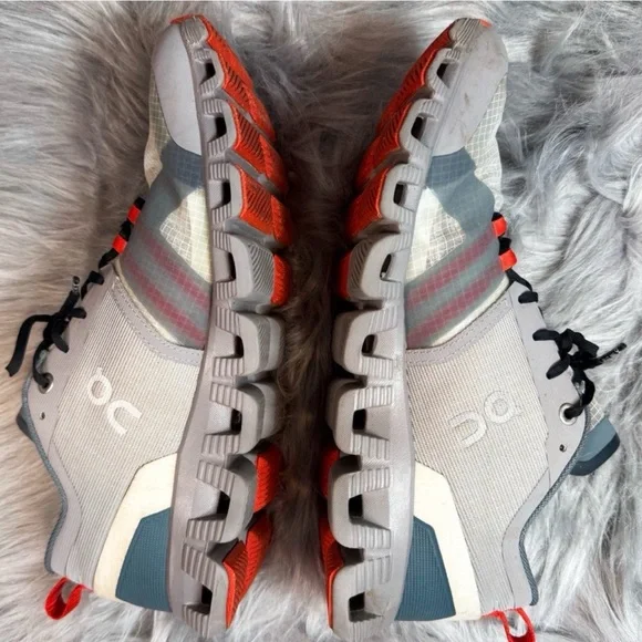 On Running Women’s Athletic Shoes in Gray and Red - Picture 2 of 6